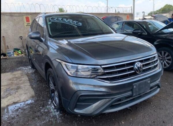 VOLKSWAGEN TIGUAN COMFORTLINE 2022 SEMINUEVA